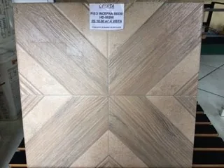 Porcelanato com desenho em madeira